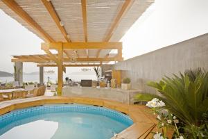 a swimming pool in a house with a wooden ceiling at Seaside apartments in Alikí