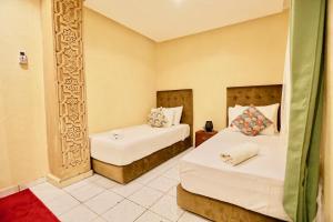 Ένα ή περισσότερα κρεβάτια σε δωμάτιο στο full home pool terrasse résidence alqaria assiyahiya +61 φωτογραφίες