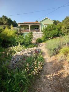 Κήπος έξω από το House Garma