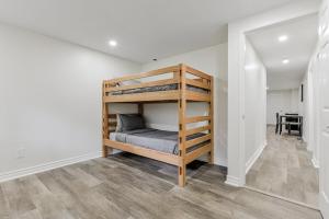 Ένα ή περισσότερα κρεβάτια σε δωμάτιο στο Innisfil retreat