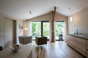 a kitchen and living room with a table and chairs at Fewo im Naturschutzgebiet, mit großem Balkon in Templin