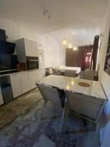 Kuchyň nebo kuchyňský kout v ubytování DUNJA apartment