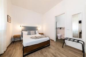 A bed or beds in a room at NG Guest House l'Acquedotto