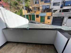 Balkón nebo terasa v ubytování Accommodation in Quito