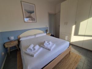 a bedroom with a bed with towels on it at Al Belvedere di San Nicola Arcella in San Nicola Arcella