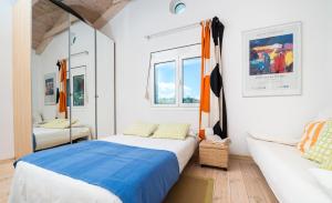a bedroom with a bed and a couch at Gialou studio in Akrotiri