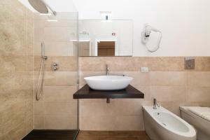 A bathroom at NG Guest House l'Acquedotto
