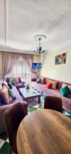 Posezení v ubytování Malabata Prime Location - Boulevard View Apt + 15 fotografií