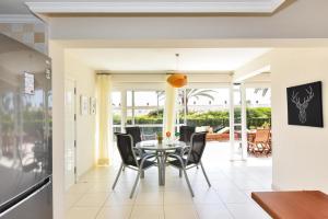 a dining room with a table and chairs at Puerto Marina 10 - Pasito Blanco in San Bartolomé de Tirajana