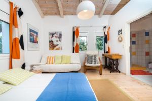 a bedroom with a large bed and a couch at Gialou studio in Akrotiri
