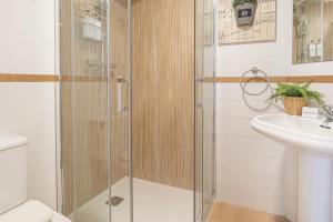 Kúpeľňa v ubytovaní Puerta del mar 2 - Happy Rentals