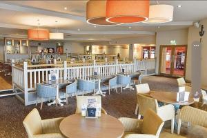 Restoran või mõni muu söögikoht majutusasutuses Private Caravan Ty Mawr Holiday Park