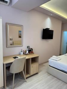 Postel nebo postele na pokoji v ubytování San Marino Hotel