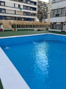 Bazén v ubytovaní Centro Plaza Torremolinos Piscina Wi-Fi Terraza alebo v jeho blízkosti