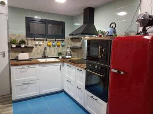 Kuchyňa alebo kuchynka v ubytovaní Centro Plaza Torremolinos Piscina Wi-Fi Terraza