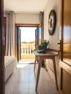 a room with a table and a door with a view at Casa dos mares in San Javier