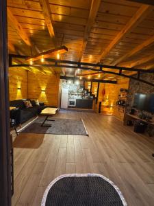 Zona de estar de SESİLA DAĞ EVİ Bungalov