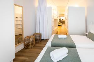 Hostel Charino客房内的一张或多张床位