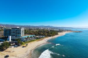 an aerial view of a beach with buildings and the ocean at Zantamar PH608B, frente al mar in Cruz de Huanacaxtle