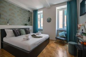 A bed or beds in a room at The Venue Spagna