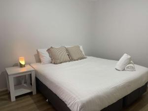 Ένα ή περισσότερα κρεβάτια σε δωμάτιο στο Stay at Adjin