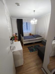 a small living room with a bed in a room at Ferienwohnung - Glockenbergtraum - im schönen Harz, 2 Zimmer mit Südbalkon in Altenau