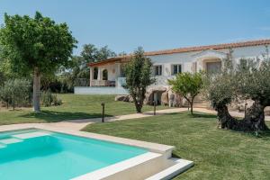 Bazén v ubytování Villa Super Lusso e Design con Piscina nebo v jeho okolí