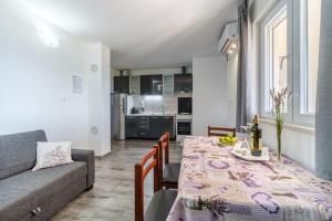 a living room with a table and a couch at Korak Do Mora in Murvica