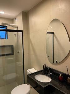 Bilik mandi di Apto 2 Quartos Novo e Super Confortável
