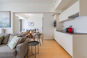 Η κουζίνα ή μικρή κουζίνα στο Large studio apartment in a serviced building