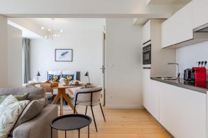 Η κουζίνα ή μικρή κουζίνα στο Large studio apartment in a serviced building +27 φωτογραφίες