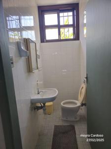 Ένα μπάνιο στο Casa Centro de Ubatuba