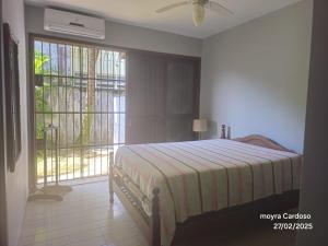 Ένα ή περισσότερα κρεβάτια σε δωμάτιο στο Casa Centro de Ubatuba