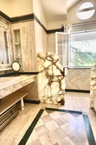 Ένα μπάνιο στο La casita de Monte