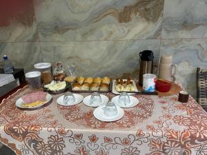 Φαγητό σε αυτό το δωμάτιο σε οικογενειακή κατοικία ή κάπου εκεί κοντά