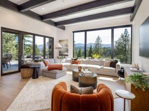 a living room filled with furniture and a large window at Suncadia 5 Bdrm Home Wellness Retreat in Nelson Preserve in Cle Elum