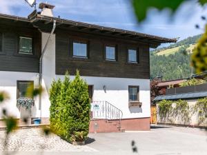 The building in which the holiday home is located