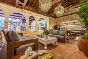 a living room with a couch and a table at Casa De la alegría Boutique in Cartagena de Indias