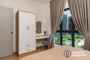 a bedroom with a desk and a mirror at Friendly Stay SplashMania Fun & Near KLIA Premium Netflix in Bandar Gamuda Cove +33 photos