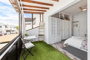 Balkón nebo terasa v ubytování Habitaciones privadas cerca de la playa y aeropuerto en casa compartida con otros huéspedes