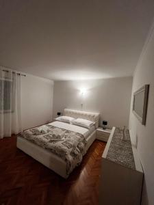 a bedroom with a large bed in a room at Apartman Nada in Biograd na Moru