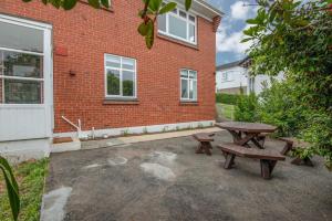 Κήπος έξω από το Charming Roslyn Home