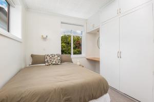 Ένα ή περισσότερα κρεβάτια σε δωμάτιο στο Charming Roslyn Home