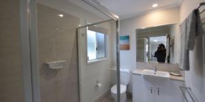 Ένα μπάνιο στο The Pelican Caravan Park Nambucca Heads +43 φωτογραφίες