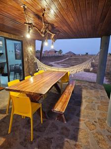 a dining room with a hammock and a table and chairs at Chalé Duplex Beira Mar Macapá in Luis Correia +14 photos