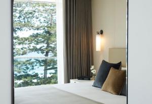 Una cama o camas en una habitación de Manly Luxe 19 fotos más