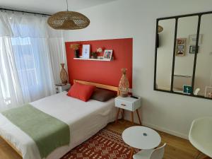 Posteľ alebo postele v izbe v ubytovaní Superbe appartement moderne face mer - Wifi gratuite - Proche commerces et plage - FR-1-323-257