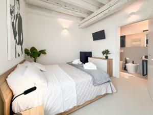 Gallery image of Corte Genovesa Rooms I Destiny Home in Verona