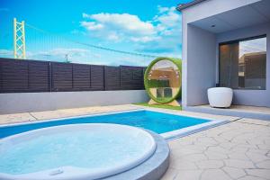 a bath tub sitting next to a swimming pool at Ocean Bridge Awaji in Awaji