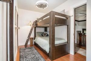 Ένα ή περισσότερα κρεβάτια σε δωμάτιο στο Maple Family Suite